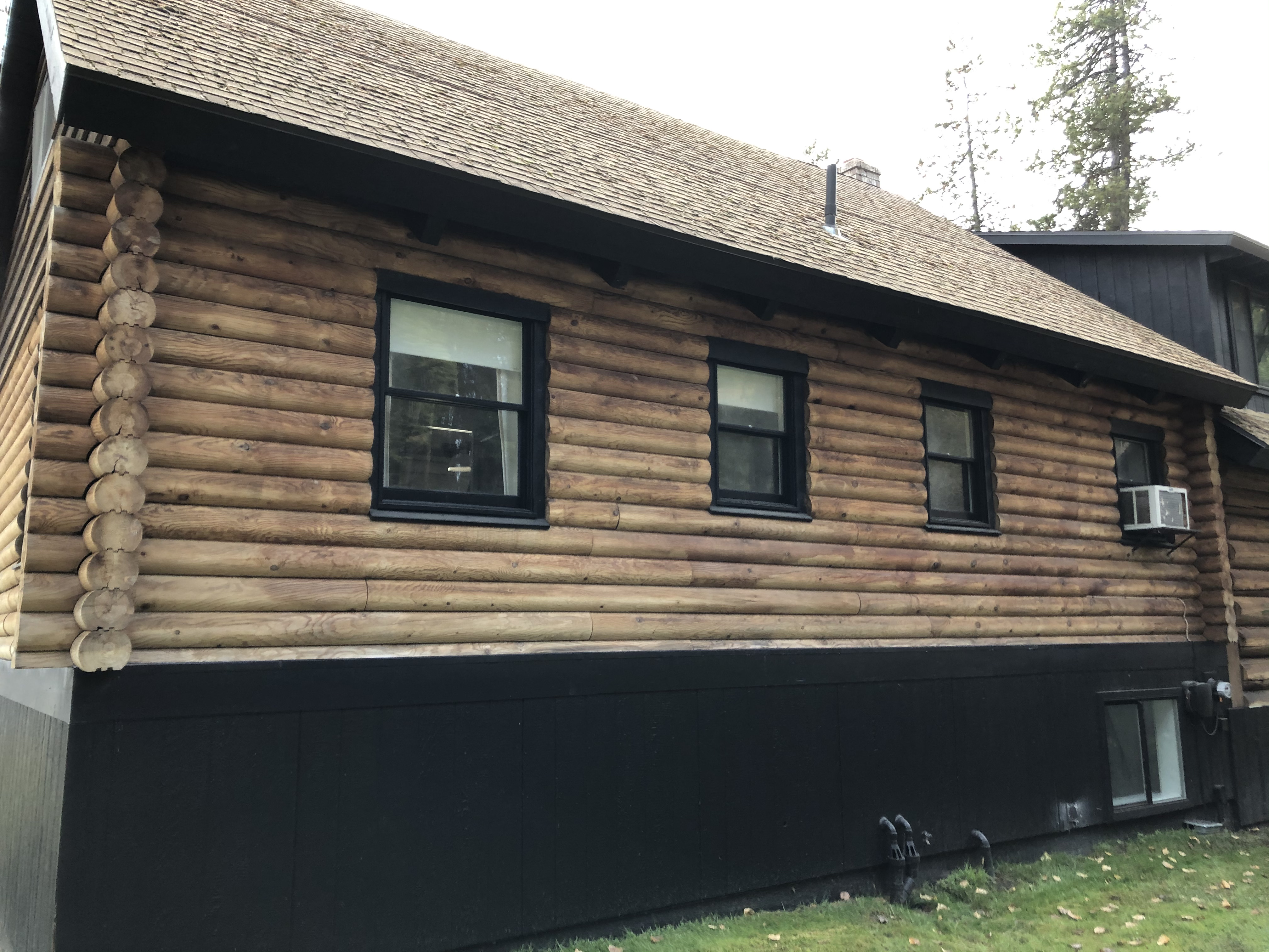 Log Home in Newport Washington before restoration